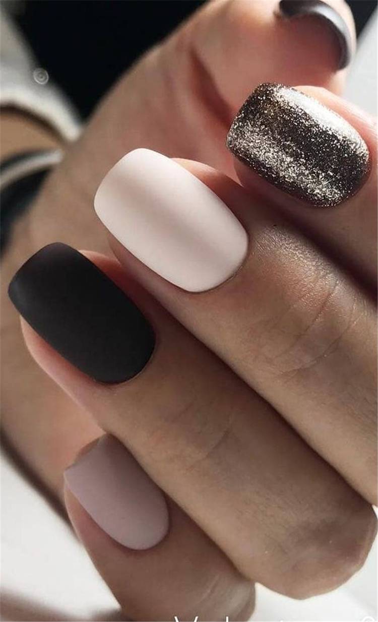 Stylish Winter Short Square Nail Designs To Copy This Season; Winter Nails; Stylish Nails; Short Square Nails; Square Nails; Acrylic Nails; Square Acrylic Nails; Winter Square Nails; #squarenail #shortnails #squareshortnails #nails #winternails #winter