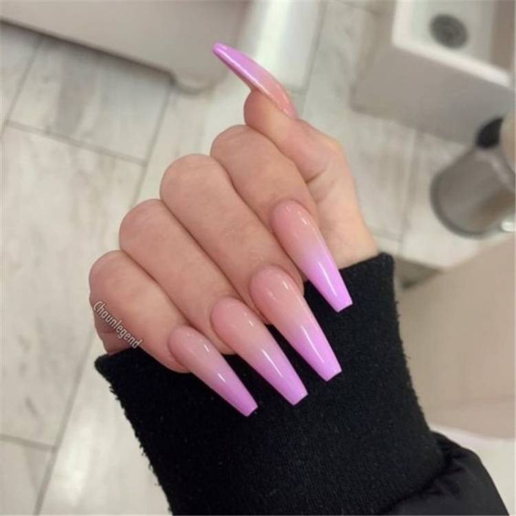 Beautiful But Simple Winter Acrylic Coffin Nail Designs You Need To Have For Holiday Season; Simple Winter Nails; Coffin Nail; Coffin Nail Designs; Acrylic Coffin Nail Designs; Winter Acrylic Coffin Nail; Holiday Nails; Christmas Nails; #winternail #wintercoffinnails #coffinnail #acryliccoffinnails #christmasnails #nails #naildesign