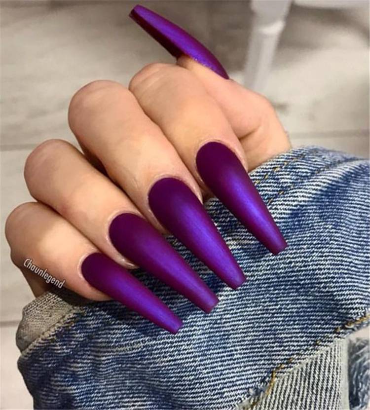 Beautiful But Simple Winter Acrylic Coffin Nail Designs You Need To Have For Holiday Season; Simple Winter Nails; Coffin Nail; Coffin Nail Designs; Acrylic Coffin Nail Designs; Winter Acrylic Coffin Nail; Holiday Nails; Christmas Nails; #winternail #wintercoffinnails #coffinnail #acryliccoffinnails #christmasnails #nails #naildesign
