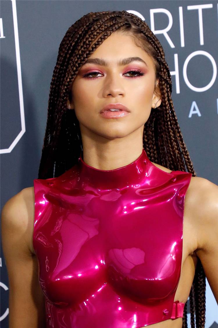 Trendy Prom Makeup Ideas From Celebrities In 2020; Makeup; Makeup Ideas; Prom Makeup; Prom Night; Celebrities Makeup; Trendy Makeup; #makeup #trendymakeup #celebritymakeup #celebrity #Prommakeup