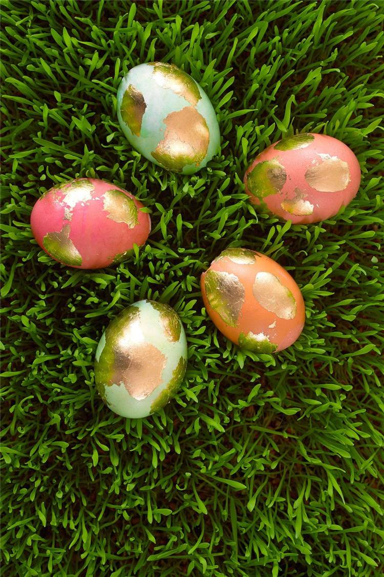 Easy Easter Crafts With Eggs That You Can Do With Your Family; DIY; Easter DIY; Easter Crafts; Easy Crafts; Easter Eggs; Easter Bunny; Easter Decor; Home Decor; Holiday Decor; Easter; #Easter #Easterdecor #easterholiday #easteregg #easterbunny #eastertable #DIY #Eastercrafts #crafts