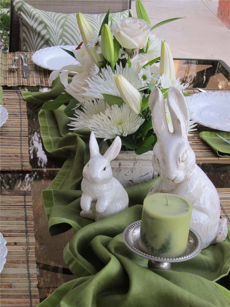 How To Make Your Easter Table Centerpiece Incredibly Stylish And Inspiring; Home Decor; Holiday Decor; Table Decor; Easter; Easter Decor; Easter Table; Easter Table Deocr; Table Centerpiece; Easter Table Centerpiece; Easter Egg; Easter Bunny #Easter #Easterdecor #easterholiday #easteregg #easterbunny #eastertable #tablecenterpiece