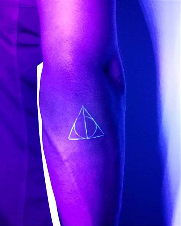 Amazing UV Tattoo Designs To Make Your Day Brighter; UV Tattoo; Tattoo; Tattoo Design; UV; Shining Tattoo #UV #UVtattoo #tattoo #tattoodesign