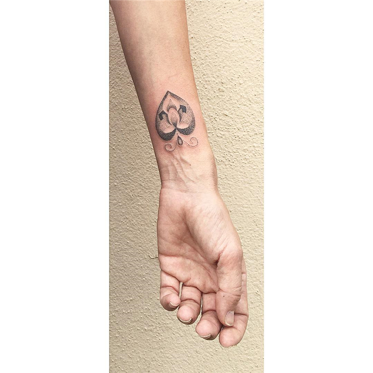 Wrist Tattoo; Wrist Tattoo Design; Tattoo; Tattoo Design; Small Tattoo; Tiny Tattoo; Floral Tattoo; #wristtattoo #tattoo #tattoodesign #smalltattoo