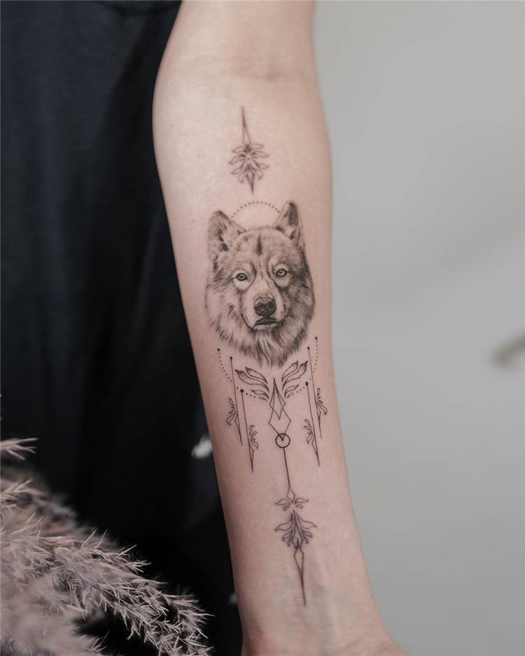 Gorgeous Arrow Tattoo Designs You Would Love; Arrow Tattoo; Arrow Tattoo Design; Tattoo; Tattoo Design; Couple Tattoo Design #tattoo #tattoodesign #arrowtattoo #arrowtattoodesign
