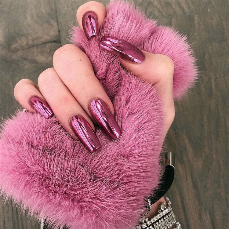 Trendy Nail Art Ideas From Celebrities You Must Know In 2020; Nair Art; Nail Design; Celebrity Nails; Celebrity Nail Art; Trendy Nails; #nail #naildesign #celebritynails