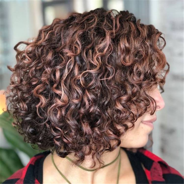 Gorgeous Different Types of Curly Bob Hairstyles To Copy ASAP; Bob Hairstyles; Hairstyles; Curly Bob Hairstyle; Hair Type; Hair Ideas; Curly Hairstyles; #hairstyles #bobhairstyle #curlyhairstyles #curlybobhairstyles