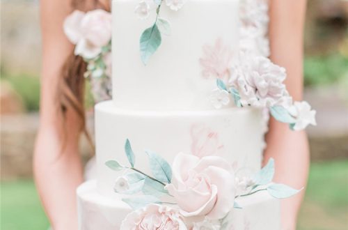 Trendy And Gorgeous Wedding Cake For Your Wedding Fantasy 2020; Wedding Cakes; Floral Wedding Cakes; Floral Cakes; Romantic Cakes; Fondant Wedding Cake; Cheese Wedding Cake; Nude Wedding Cake; Buttercream Wedding Cake;#weddingcake #floralweddingcake #cake #weddingart #fondantcake #cheesecake #nudecake #buttercreamcake