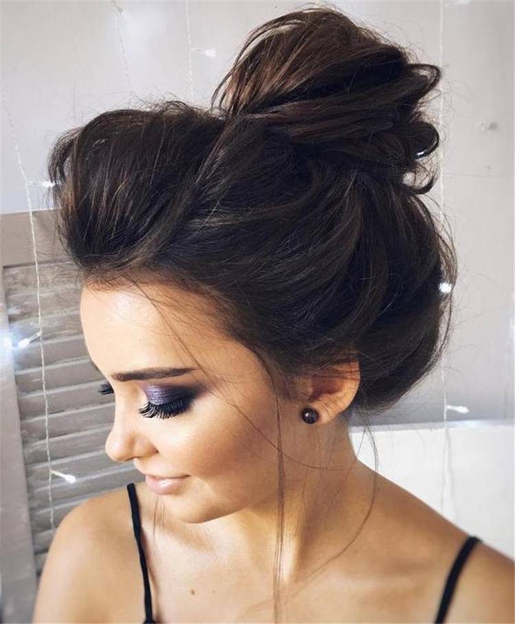 Messy Bun Hairstyles To Make You Look Casual And Gorgeous; Messy Bun; Messy Hairstyle; Hairstyle; Casual Hairstyle; Messy Bun Hairstyle; Gorgeous Hairstyle; #messybun #bunhairstyle #hairstyle #messyhairstyle