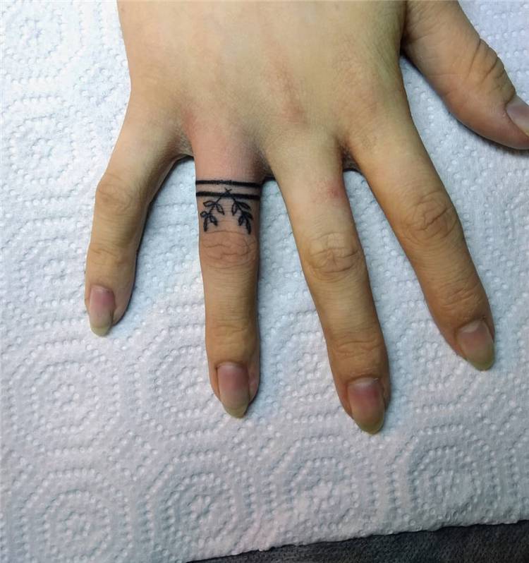 Tiny And Gorgeous Finger Tattoo Designs You Would Love; Finger Tattoo; Tiny Finger Tattoo; Tattoo; #fingertattoo #smalltattoo #tattoo #tinytatoo #tinyfingertattoo