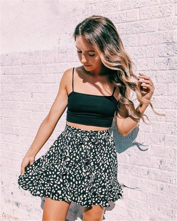 Pretty And Cool Summer Outfits You Must Have In Your Wardrob; Summer Outfits; Outfits; Cool Outfits; Summer Shorts; Summer Dress; Summer Jeans; Summer Skirt;  #summeroutfits #outfits #summerjeans #cooloutfits #skirt