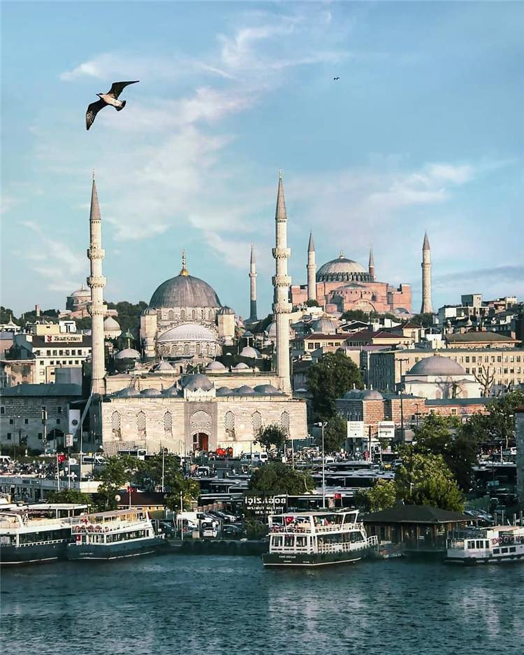 Why You Need To Visit Istanbul? Here Are The Answers! Turkey; Istanbul; Turkey Guide; Travelling In Turkey; Istanbul Travelling Guide; Hagia Sophia; Blue Mosque; Basilica Cistern; Topkapi Palace; Ynei Camii; Galata Bridge #turkey #istanbul #travelinistanbul #istanbulmosque #bluemosque #hagiasophia #topkapipalace #yenicamii #galatabridge