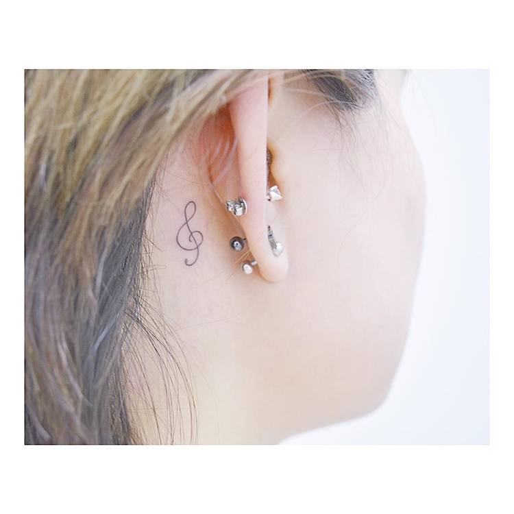 Stunning Behind The Ear Tattoo Ideas You Would Fall In Love With; Ear Tattoo; Tattoo; Behind Ear Tattoo; Simple Tattoo; Tiny Tattoo; Small Tattoo; Floral Tattoo; Music Tattoo; Heart Tattoo; #eartattoo #behindeartattoo #tattoo #simpletattoo #tinytattoo #smalltattoo #floraltattoo