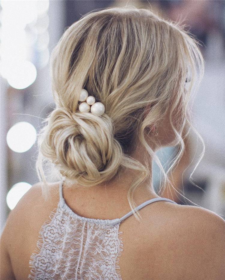 Gorgeous And Elegant Wedding Hairstyles For Your Big Day; Wedding Hairstyle; Hairstyle; Updo Hairstyles; Half Up Half Down Hairstyle; Ponytail; Messy Updo Hairstyle; Fishtail Hairstyle; #weddinghair #weddinghairstyle #hairstyle #updo #weddingupdo #updohairstyle #halfuphalfdownhairstyle #fishtailhairstyle