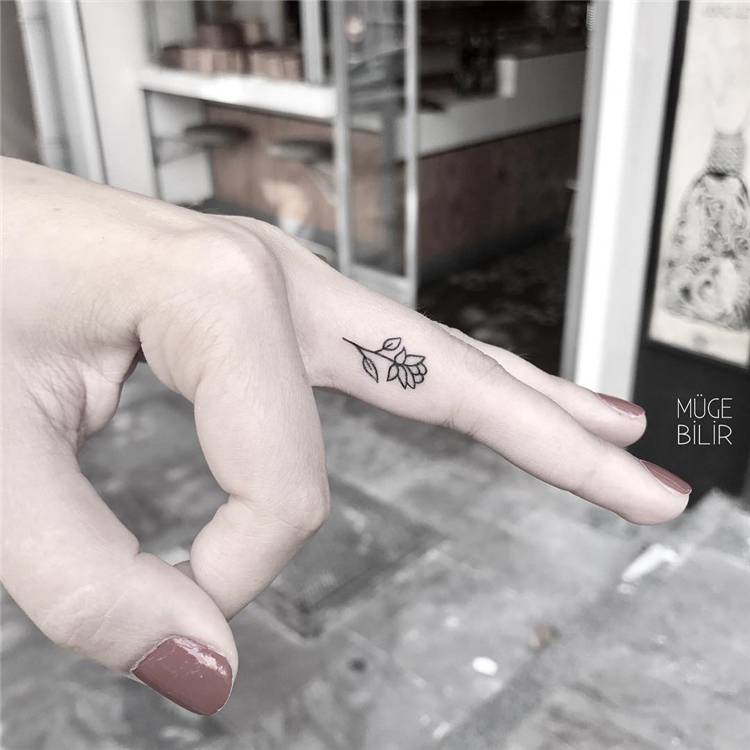 Tiny And Gorgeous Finger Tattoo Ideas For Your Inspiration; Finger Tattoo; Tiny Finger Tattoo; Tattoo; #fingertattoo #smalltattoo #tattoo #tinytatoo #tinyfingertattoo