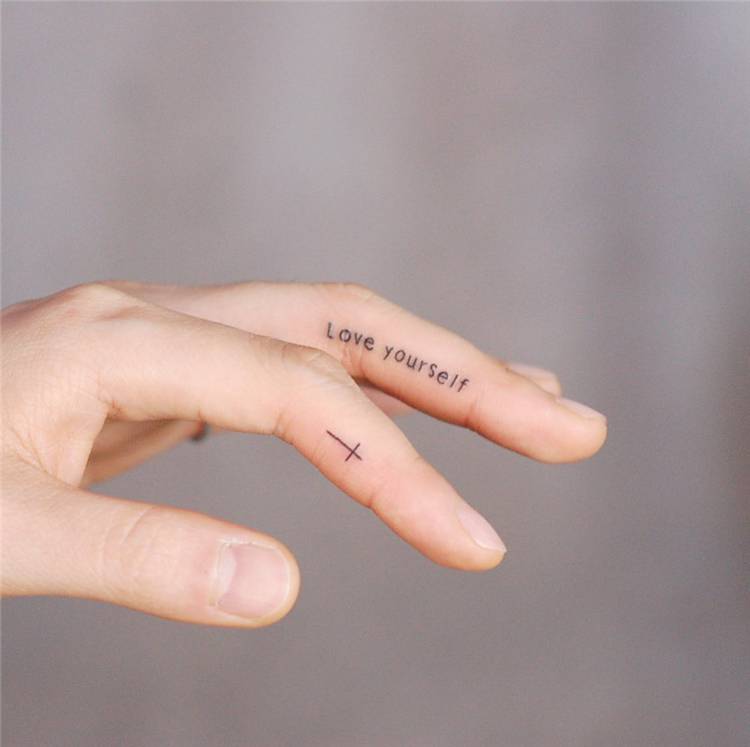 Tiny And Gorgeous Finger Tattoo Ideas For Your Inspiration; Finger Tattoo; Tiny Finger Tattoo; Tattoo; #fingertattoo #smalltattoo #tattoo #tinytatoo #tinyfingertattoo