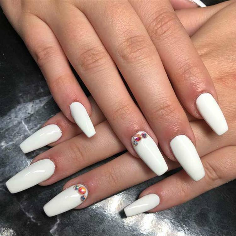 25 Stunning And Beautiful White Nails You Need To Copy ASAP