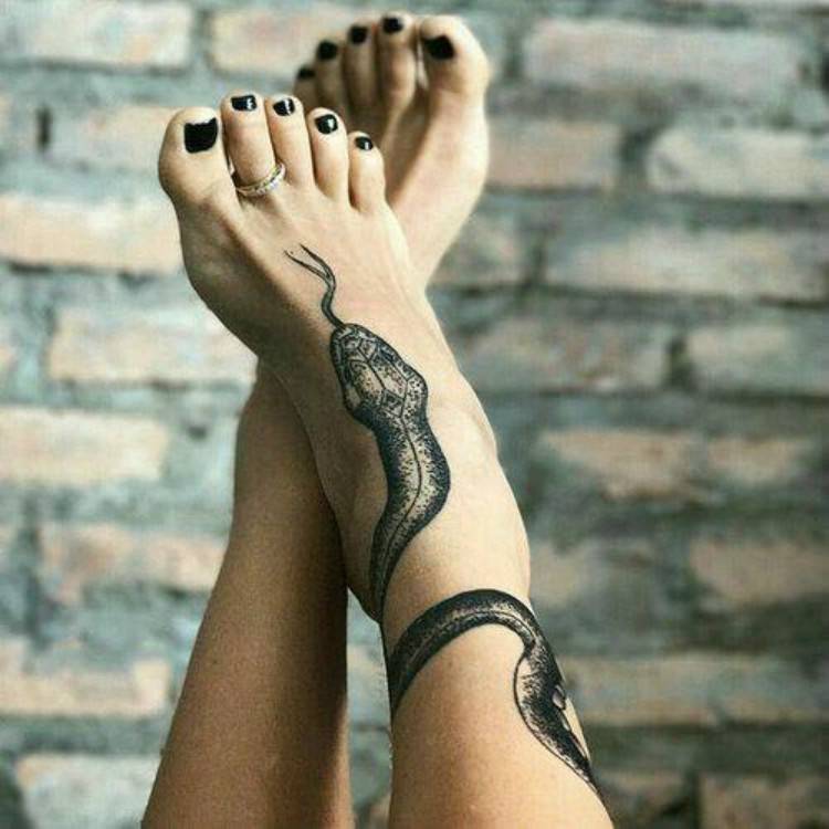 Bold And Gorgeous Snake Tattoo Designs You Would Love; Tattoo; Snake Tattoo; Bold Tattoo; Bold Snake Tattoo; Gorgeous Tattoo; Tiny Tattoo; Sanke Tiny Tattoo; #snaketattoo #boldtattoo #smalltattoo #tinytattoo #tinysnaketattoo #tattoo #tattoodesign