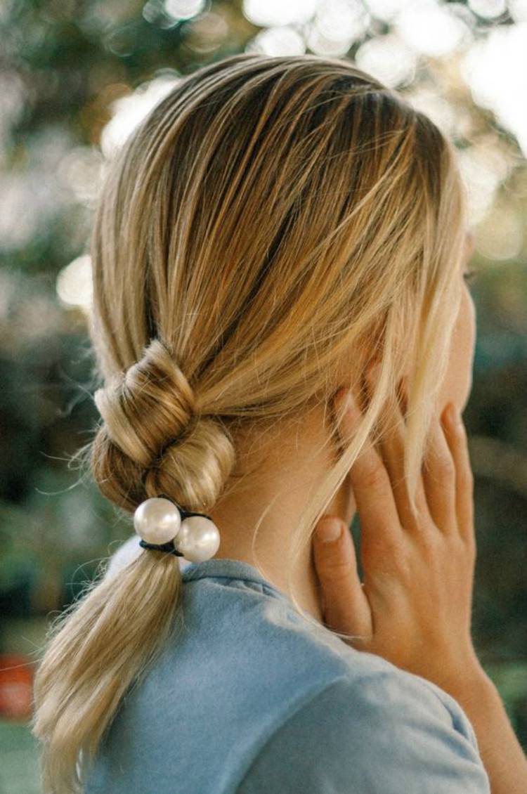 Gorgeous Summer Hairstyles You Would Love To Copy; Summer Hairstyle; Hairstyles; Summer Hairstyle With Bangs; Summer Hairstyles With Headband; Summer Hairstyles With Scarfs; Summer Hairstyles With Pearls; #summerhairstyle #hairstyle #summerhairstylewithbangs #summerhairstylewithheadband #summerhairstylewithpearls #hair