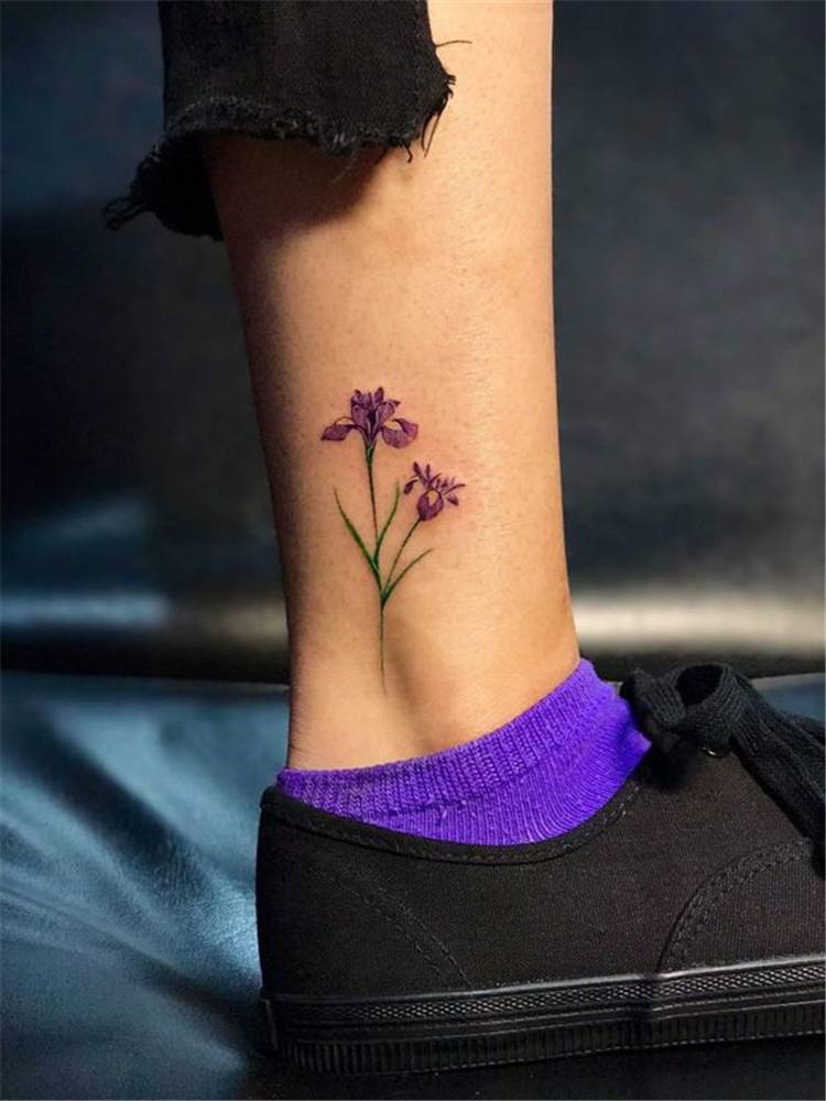 Tiny And Pretty Flower Tattoo Designs You Would Love; Flower Tattoo; Tiny Tattoo; Tiny Flower Tattoo; Finger Flower Tattoo; Ankle Flower Tattoo; Ear Back Flower Tattoo; Side Flower Tattoo; #tinytattoo #flowertattoo #floraltattoo #rosetattoo #tinyflowertattoo #fingertattoo #fingerflowertattoo #ankleflowertattoo #earbackflowertattoo #tattoo