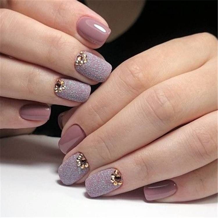 Trendy Short Square Nail Designs You Need To Copy This Fall; Square Nail; Short Square Nail; Nail; Nail Design; Fall Nail; Fall Nail Design; Autumn Nail; Leaf Nail; Glitter Nail; Rhinestones Nails; Marble Nails; #squarenail #shortsquarenail #nail #naildesign #fallnail #autumnnail #glitternail #rhinestonesnails #leafnails