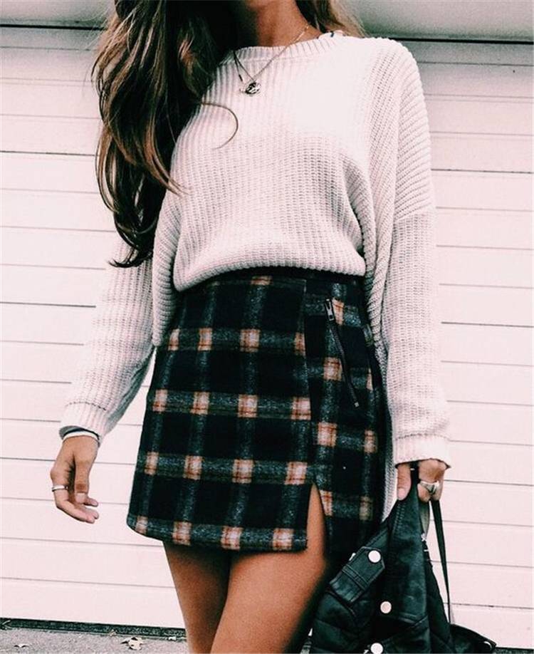 Tredny Back To School Fall Outfits For School Girls; Fall Outfits; Outfits; School Outfits; Back To School Outfits; Girl Outfits; Sweater; Hoodie #schooloutfits #falloutfits #backtoschooloutfits #girloutfits #fallschooloutfits 