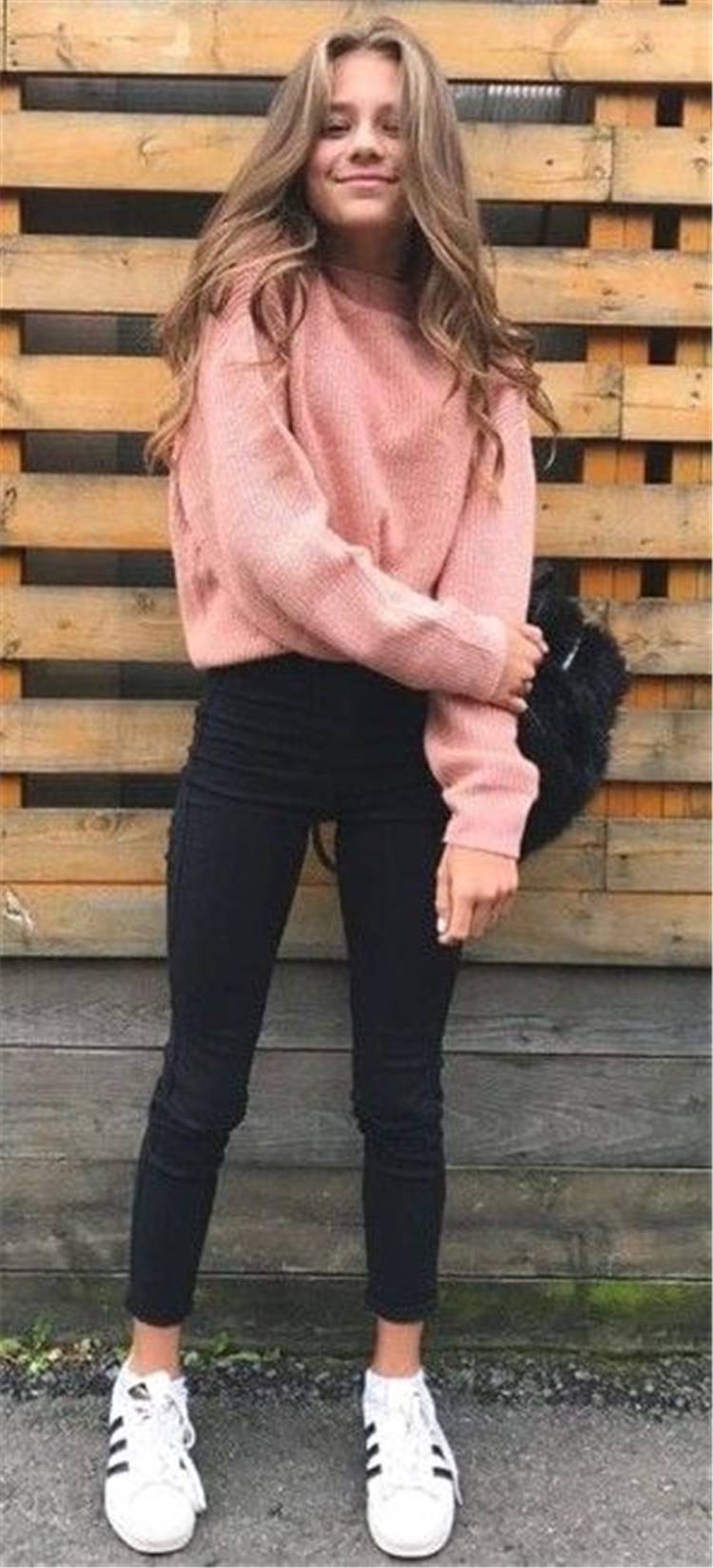 Tredny Back To School Fall Outfits For School Girls; Fall Outfits; Outfits; School Outfits; Back To School Outfits; Girl Outfits; Sweater; Hoodie #schooloutfits #falloutfits #backtoschooloutfits #girloutfits #fallschooloutfits 