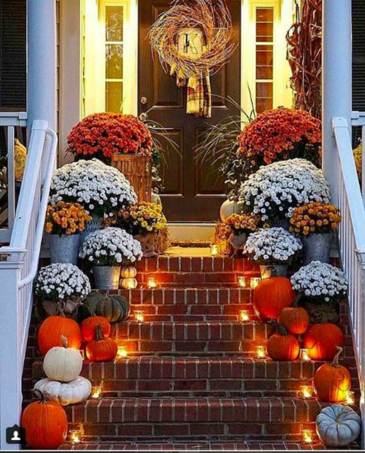 Stunning And Gorgeous Fall Front Porch Decoration Ideas You Must Love; Fall Front Porch Decoration; Porch Decoration; Fall Decoration; Home Decor; Front Porch Decoration; Fall Home Design #falldecoration #homedecor #porchdecoration #fallhomedesign #frontporchdecoration