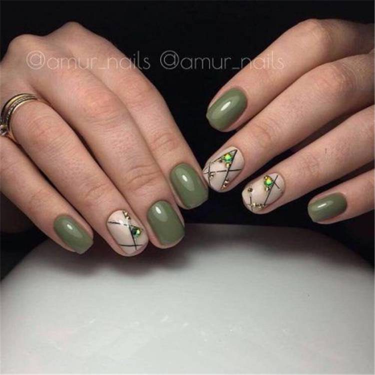 Stunning Olive Green Nail Designs You Must Copy Right Now; Nails; Nail Design; Olive Green Nail Color; Nail Color; Olive Green Coffin Nails; Olive Green Square Nails; Olive Green Oval Nails;#nails #naildesign #olivegreennail #olivegreennaildesign #olivegreencolor #coffinnails #squarenails