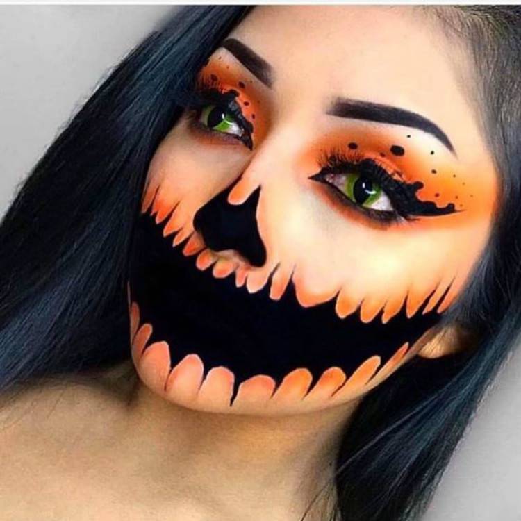 Creepy And Horrible Halloween Makeup Ideas You Must Love; Halloween Makeup; Halloween; Clown Halloween Makeup; Skeleton Halloween Makeup; Pumpkin Halloween Makeup; #halloween #halloweenmakeup #makeup #scarymakeup #skeletonmakeup #clownmakeup #pumpkinmakeup