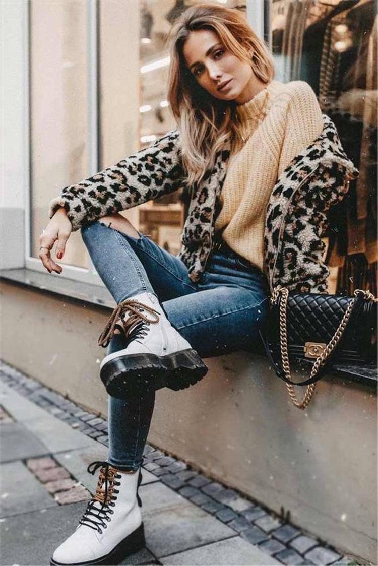 Stylish Winter Outfits With Combat Boots For You; Winter Outfits; Outfits; Combat Boots; Winter Combat Boots; Leather Jacket; Trench Coat; Faux Fur Coat; Oversize Sweater; #winteroutfit #outfits #leatherjacket #fauxfurcoat #oversizesweater #wintercombatboots #combatboots #boots