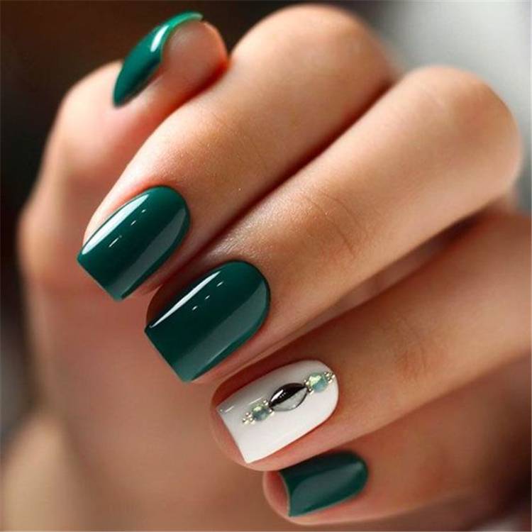 25 Stunning And Elegant Emerald Green Nail Designs For You - Women Fashion Lifestyle Blog Shinecoco.com