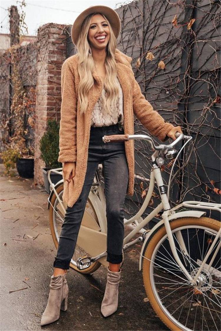 Chic And Classic Winter Outfits You Need To Copy Now; Winter Outfits; Outfits; Winter Coat; Leather Coat; Trench Coat; Faux Fur Coat; Winter Jacket; Winter Sweater #winteroutfit #outfits #trenchcoat #fauxfurcoat #winterjacket #wintersweater #leathercoat