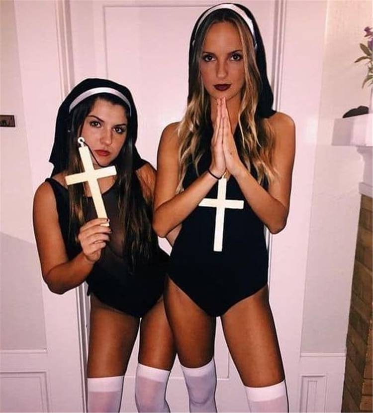 Creative Halloween Costumes For College Girls; Halloween Costumes; Halloween; Halloween Costumes Ideas; Teen Girl Halloween Costumes; College Girl Halloween Costumes; Alien Halloween Costumes; Nun Halloween Costumes; #halloween #halloweencostumes #halloweendesign #teengirlcostumes #collegegirlcostumes #costumes