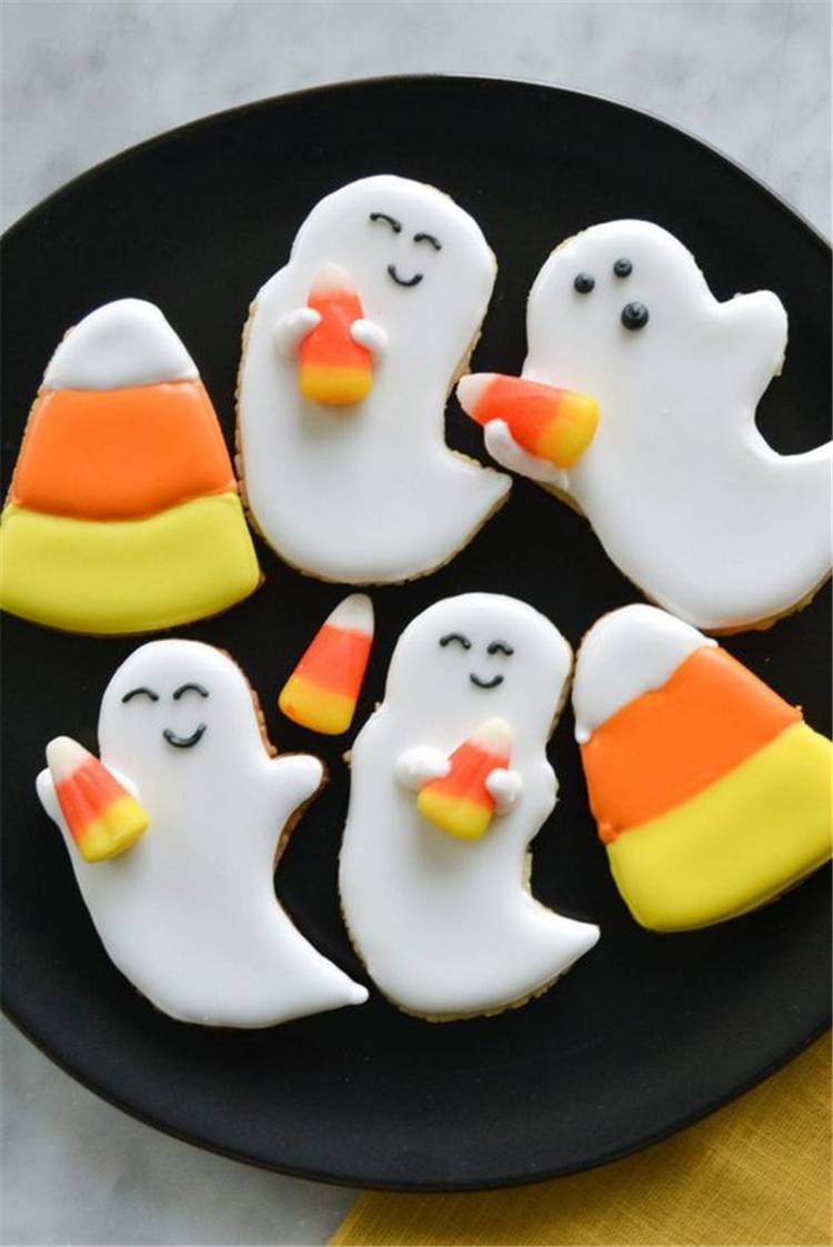 Easy And Cute Halloween Cookies Ideas You Need To Copy ASAP; Halloween Cookies; Halloween; Halloween Dessert; Halloween Decor; Cute Halloween Cookies; Easy Halloween Cookies; DIY; Halloween Cookies DIY; Spider Cookies; Pumpkin Cookies; Zombie Cookies; #halloween #halloweencookies #halloweendessert #halloweencookieDIY #DIY #spidercookie #pumpkincookie #cookie
