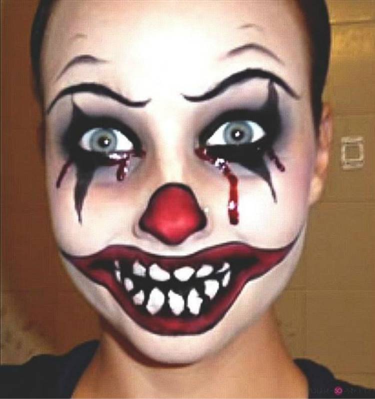 Creepy And Horrible Halloween Makeup Ideas You Must Love; Halloween Makeup; Halloween; Clown Halloween Makeup; Skeleton Halloween Makeup; Pumpkin Halloween Makeup; #halloween #halloweenmakeup #makeup #scarymakeup #skeletonmakeup #clownmakeup #pumpkinmakeup