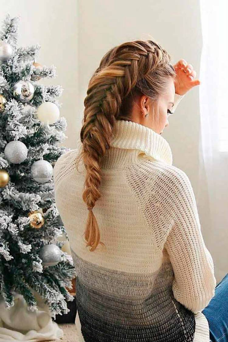 Gorgeous And Cute Christmas Hairstyle For Your Holiday; Christmas; Christmas Hairstyle; Hairstyle; Hair Idea; Half Up Half Down Hairstyle; Braided Hairstyle; Ponytail Hairstyle; Holiday Hairstyle; #christmas #christmashairstyle #christmashairideas #ponytail #braidedhairstyle #holidayhairstyle #halfuphalfdownhairstyle