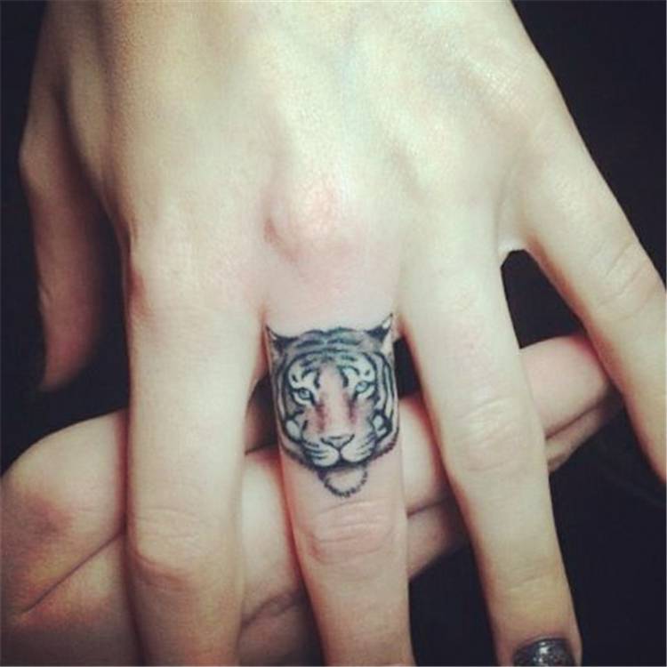 Cool Finger Tattoo Ideas You Need To Try; Finger Tattoo; Floral Finger Tattoo; Tattoo; Tattoo Desgin; Butterfly Finger Tattoo; Unique Finger Tattoo; Number Finger Tattoo; Animal Finger Tattoo; #tattoo #fingertattoo #tinyfingertattoo #tinytattoo #meaningfultattoo #butterflyfingertattoo #numberfingertattoo #animalfingertattoo #floralfingertattoo