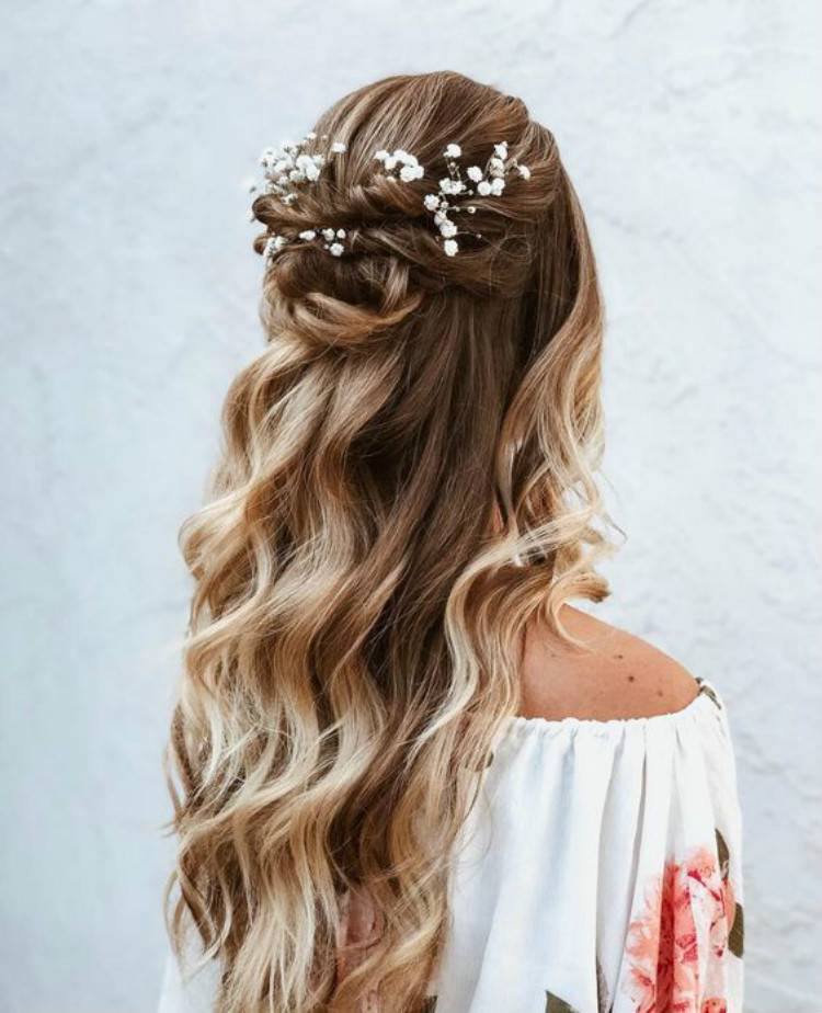 Gorgeous And Cute Christmas Hairstyle For Your Holiday; Christmas; Christmas Hairstyle; Hairstyle; Hair Idea; Half Up Half Down Hairstyle; Braided Hairstyle; Ponytail Hairstyle; Holiday Hairstyle; #christmas #christmashairstyle #christmashairideas #ponytail #braidedhairstyle #holidayhairstyle #halfuphalfdownhairstyle