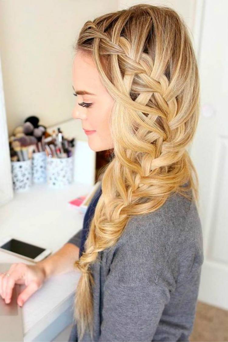 Gorgeous And Cute Christmas Hairstyle For Your Holiday; Christmas; Christmas Hairstyle; Hairstyle; Hair Idea; Half Up Half Down Hairstyle; Braided Hairstyle; Ponytail Hairstyle; Holiday Hairstyle; #christmas #christmashairstyle #christmashairideas #ponytail #braidedhairstyle #holidayhairstyle #halfuphalfdownhairstyle