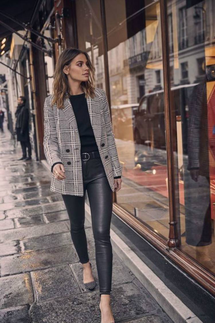 Gorgeous Winter Outfits To Make You Feel Wonderful; Winter Outfits; Outfits; Winter Coat; Leather Jacket; Leather Pants; Leather Skirt; Oversize Sweater; Winter Black Coat  #winteroutfit #outfits #leatherjacket #leathercoat #oversizesweater #leatherskirt #Leatherpants