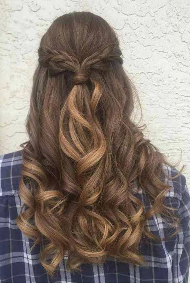 Gorgeous And Cute Christmas Hairstyle For Your Holiday; Christmas; Christmas Hairstyle; Hairstyle; Hair Idea; Half Up Half Down Hairstyle; Braided Hairstyle; Ponytail Hairstyle; Holiday Hairstyle; #christmas #christmashairstyle #christmashairideas #ponytail #braidedhairstyle #holidayhairstyle #halfuphalfdownhairstyle