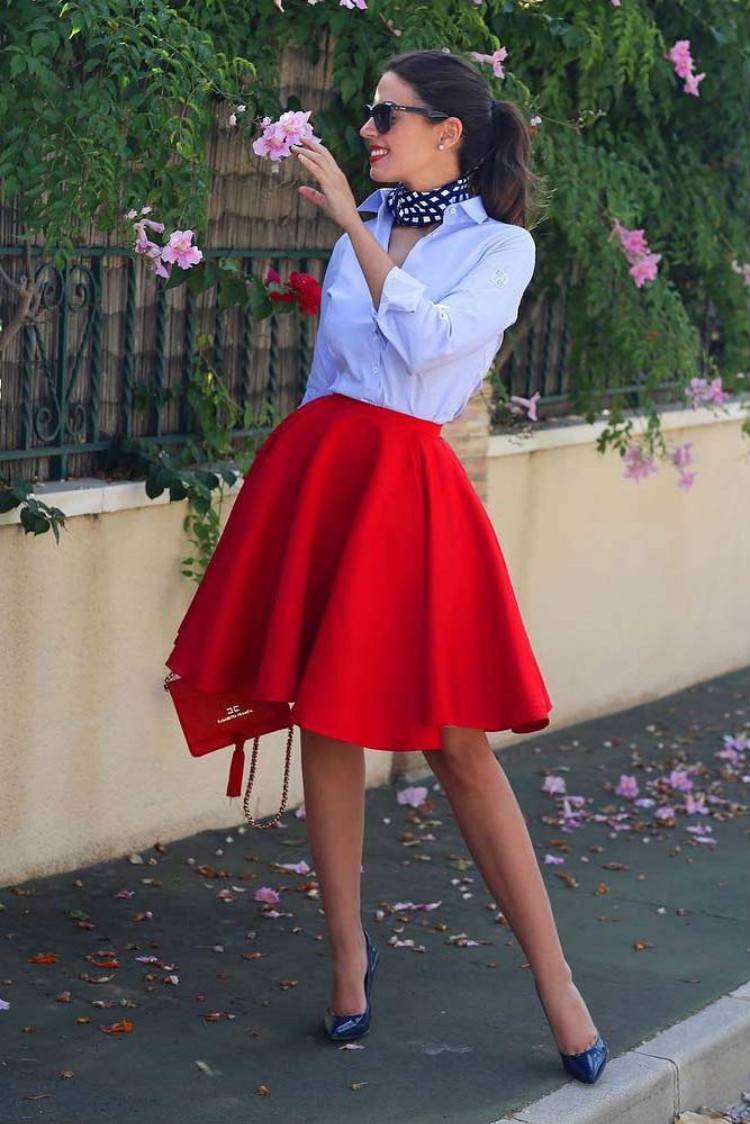 Gorgeous Spring Outfits To Make You Glam Every Day; Spring Outfits; Outfits; Casual Pants; Spring Ripped Jeans Outfits; Sweater Outfits; Spring Suits; Spring Skirt Outfits; Cute Spring Outfits; #springoutfits #outfits #springsweateroutfits #springskirt #springrippedjeans #springpants