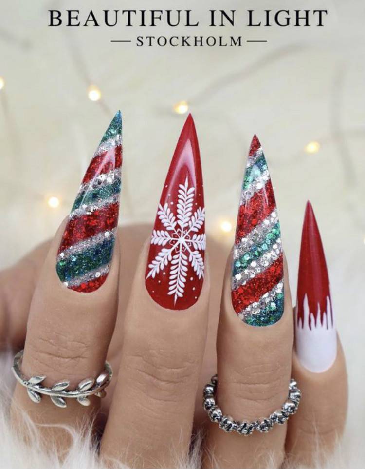 Gorgeous Christmas Nail Designs With Green And Red Colors; Christmas Red Nails; Red Nails; Christmas Nails; Christmas Square Nails; Christams Coffin Nails; Christmas Green Nail; Christmas Stiletto Nails; Holiday Nails #nails #nailsdesign #christmasnails #christmassquarenails #christmascoffinnails #christmasgreennail #christmasstilettonails #holidaynails #holidayrednails #christmasrednails