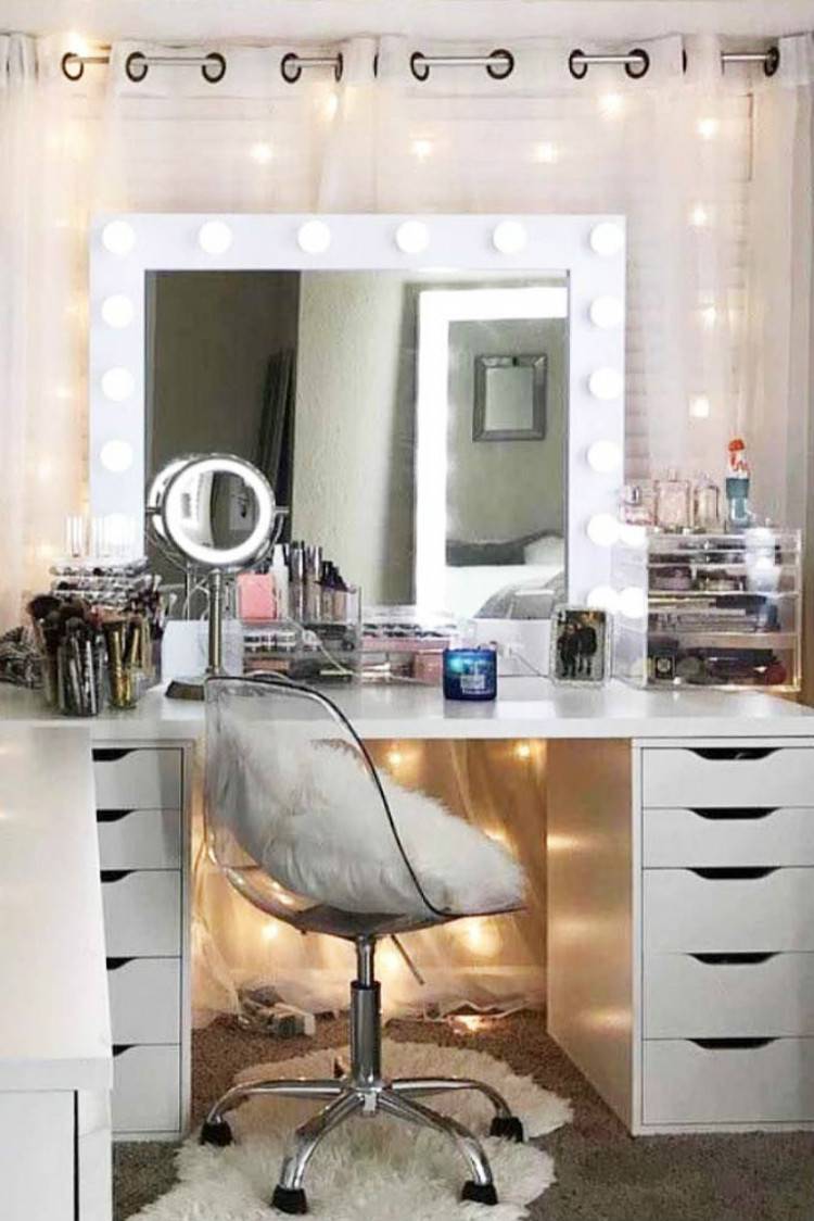 Gorgeous Makeup Vanity Table Designs For Your Beauty Inspiration; Makeup Table; Makeup Vanity Table; Makeup Drawer; Home Decor; House Decor #makeup #makeuptable #makeupvanitytable #makeupdrawer #homedecor 