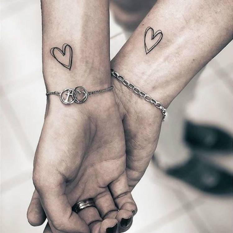 Romantic And Sweet Couple Matching Tattoo Designs For You; Couple Tattoo Ideas; Couple Tattoos; Matching Couple Tattoos;Simple Couple Matching Tattoo;Tattoos;  #Tattoos #Coupletattoo#Matchingtattoo#valentine's #valentine'stattoo 