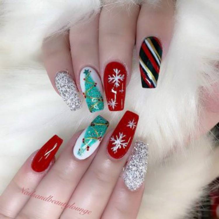 Gorgeous Christmas Nail Designs With Green And Red Colors; Christmas Red Nails; Red Nails; Christmas Nails; Christmas Square Nails; Christams Coffin Nails; Christmas Green Nail; Christmas Stiletto Nails; Holiday Nails #nails #nailsdesign #christmasnails #christmassquarenails #christmascoffinnails #christmasgreennail #christmasstilettonails #holidaynails #holidayrednails #christmasrednails