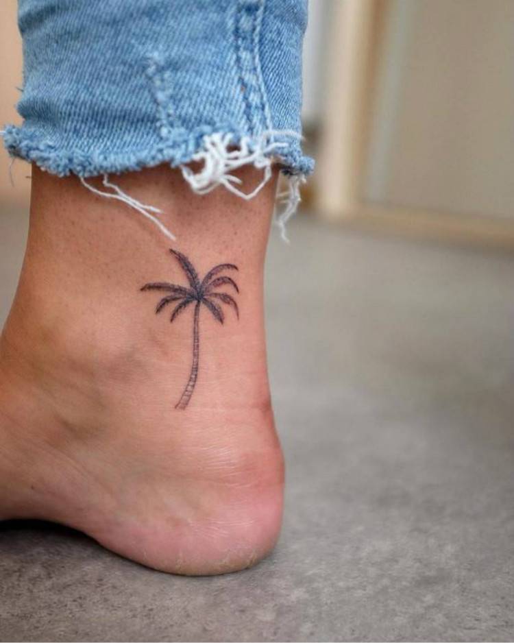 Amazing And Meaningful Tree Tattoo Designs For You; Tree Tattoo; Tattoo; Tattoo Design; Arm Tree Tattoo; Leg Tree Tattoo; Back Tree Tattoo; Side Rib Tree Tattoo; Ankle Tree Tattoo #tattoo #tattoodesign #treetattoo #smalltreetattoo #armtattoo #legtattoo #backtattoo #ankletattoo #sideribtattoo #meaningfultattoo