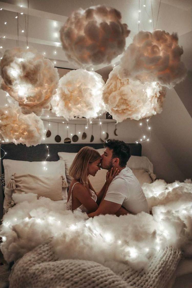 Gorgeous String Lights Decoration Ideas In The Bedroom; Home Decor; Bedroom Decor; Bedroom; Bedroom Lights; String Lights; Wall String Lights; Frame String Lights; #homedecor #bedroomdecor #bedroom #bedroomlights #stringlights #wallstringlight #framestringlights #bedroomstringlights