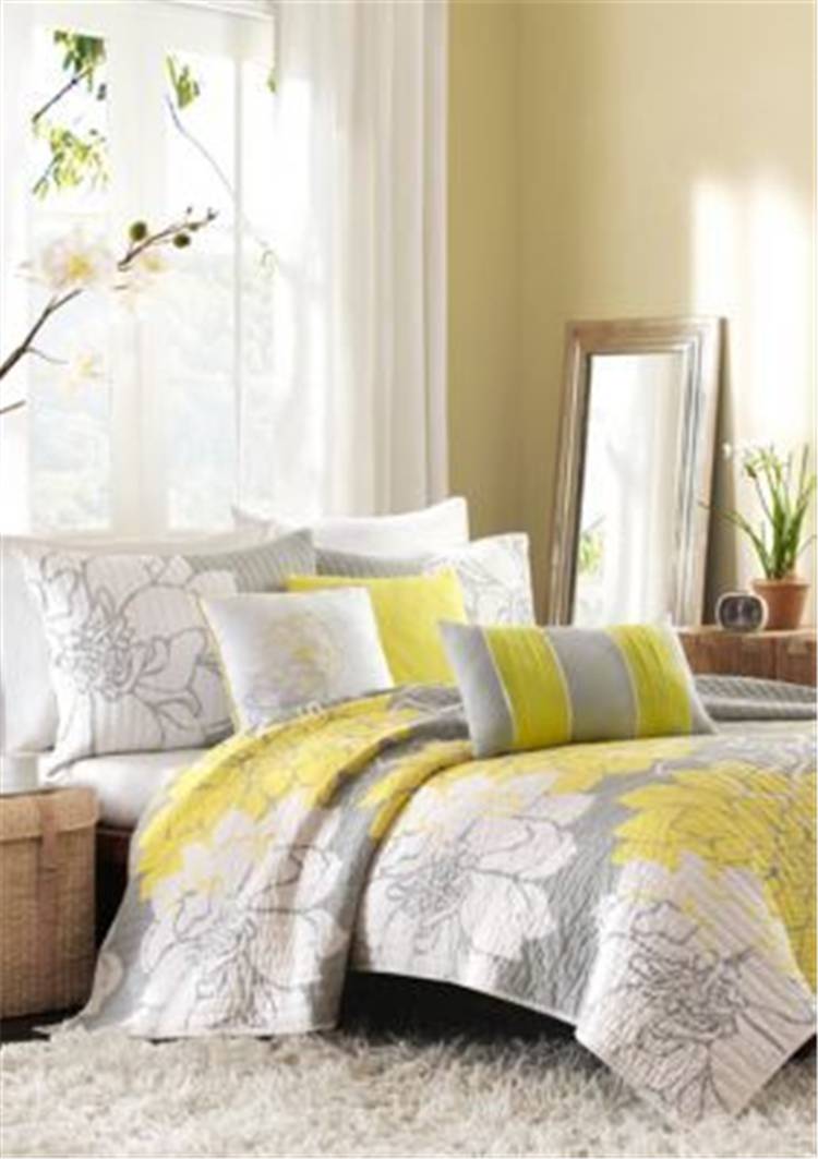 Pretty Spring Bedroom Decoration Ideas With Different Accents; Home Decor; Bedroom Decor; Bedroom; Spring Bedroom; Spring Home Decor; Flower Home Decor; Cozy Bedroom; Spring Accent; #homedecor #springhomedecor #bedroom #springbedroom #bedroomdecor #floralbedroom #springaccent #pinkbedroom #yellowbedroom #redaccentbedroom 